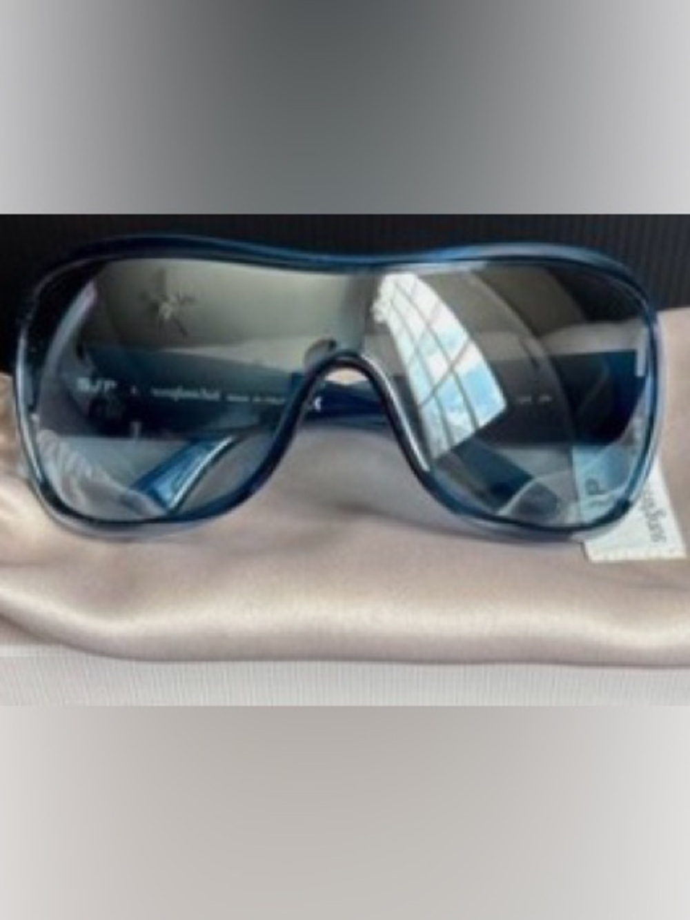 Sarah Jessica Parker Signature Sunglasses NWOT